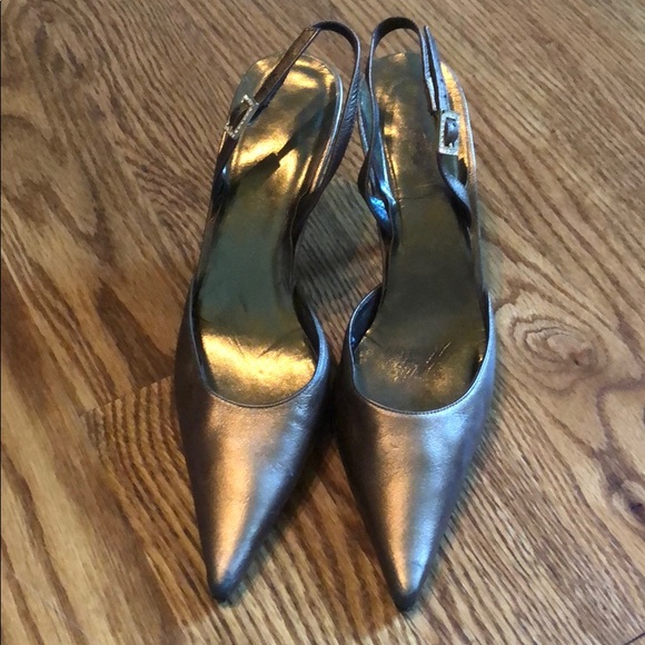 Stuart Weitzman Shoes - Stuart Weitzman gold sling back heel sz 5 1/2